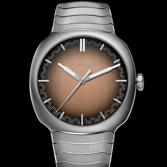 After the Streamliner Centre Seconds Matrix Green, H. Moser & Cie. adds a new colour to the model with the Streamliner Centre Seconds Smoked Salmon. The three-hand watch is a special edition that will be available for one year only.

@moserwatches 
#mechanicalwatch 
#luxurywatch 
#watchfam 
#watchesofinstagram 
#luxurylifestyle